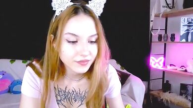 Bernarda_Boons role-plays as a petite blonde teen with tattoos flashing in public and twerking to orgasm