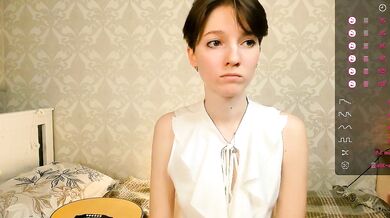 LynetteGoodharts is a hot cosplay babe who loves to tease her mistresses with her tits and hands