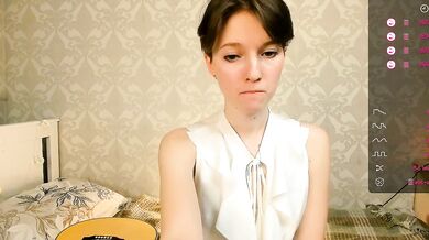 LynetteGoodharts is a hot cosplay babe who loves to tease her mistresses with her tits and hands