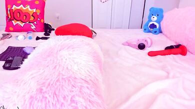 Petite Angie Daniels1 spanks and rides cam2cam like a pro!