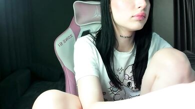 JenniferQueen11's Lovense-fueled Best-Teens Handjob on Cam - Best Price: Less than half the cost of private!