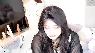 Xiaolanlan3344 gets down and dirty with her toys in a hot new-middle-priced-privates cam2cam show