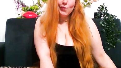 Bigbuttbitch996's roleplay: Sexy young babe squirts while getting her curvy ass and tits topless
