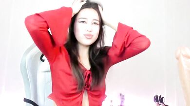 Azumi_ray shows off her best moves in a hot, naked jerk-off instruction video