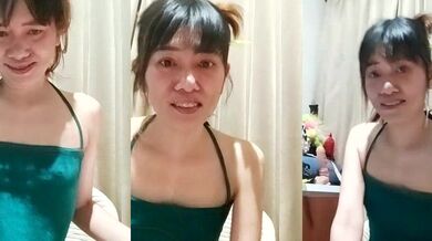 Little_suzy5, the shaved Asian girl, gives a steamy dildo-or-vibrator-fueled handjob to her