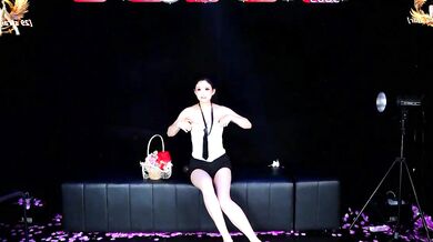 XMH100, the petite-asian hottie, gets dirty with her Chinese lover in a record-breaking solo dance