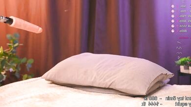 VeronicaDylan's intense stream: Watch her get frisky with herself!