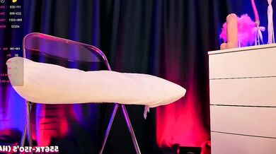 Leylabrooklyn - A Nude Girl with a captivating beauty - A Seductive Bust with a Twist