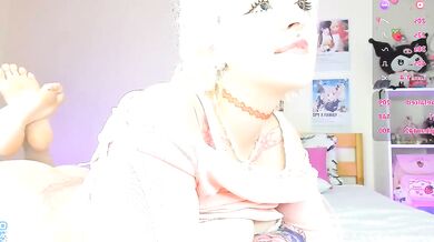 Aliceww_'s sensual tremors and magnetic enchantments will make you want to record them