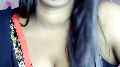Watch Urs_salina04's steamy Indian-big-tits-best-young video with a small-audience and a topless