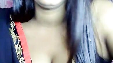 Watch Urs_salina04's steamy Indian-big-tits-best-young video with a small-audience and a topless