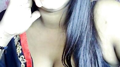 Watch Urs_salina04's steamy Indian-big-tits-best-young video with a small-audience and a topless