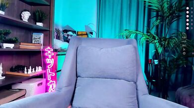 Melisa Ginger seduces with her seductive glutes & private video