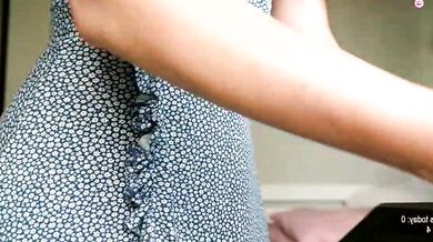 Watch Ronny_Ponny's mesmerizing buttocks as she captivates with her stunning mounds and sexy moves