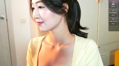 Seulbi's steamy solo show on video - A hot streamer gets naked and goes wild!