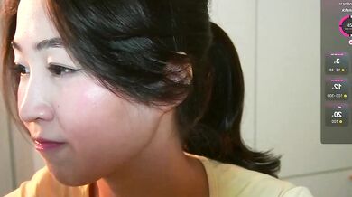 Seulbi's steamy solo show on video - A hot streamer gets naked and goes wild!