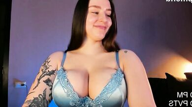 Joliejoy seduces and begs for more in this steamy, naked video