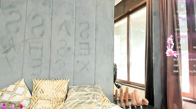 Sassyt33n seduces her client with her stunning body and hypnotic moves