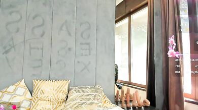 Sassyt33n seduces her client with her stunning body and hypnotic moves