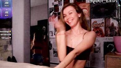 Nika_Lodge's stunning body gets a lusty workout in a nude cam show