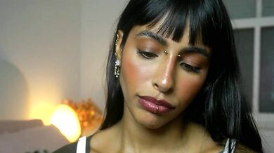 Watch kaligray10's stunning ass & gorgeous body get soaked in ecstasy while she plays with her hair and moves her hips