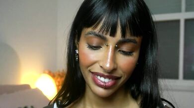 Watch kaligray10's stunning ass & gorgeous body get soaked in ecstasy while she plays with her hair and moves her hips