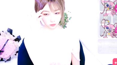 Maomi-666 strips, teases, and gets naughty in HD video