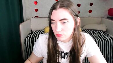 Watch pussyhome2407 flash her ass & twerk while getting double penetrated with dildos & vibrators!