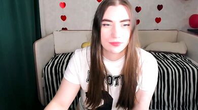 Watch pussyhome2407 flash her ass & twerk while getting double penetrated with dildos & vibrators!