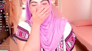 Shayla_18's big tits and oiled-up fingers will make you cum in seconds!