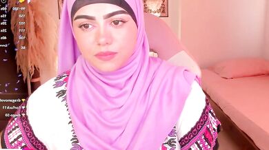 Shayla_18's big tits and oiled-up fingers will make you cum in seconds!