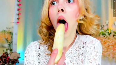 Watch Little Anitta's seductive tremors as she gets off on your cam