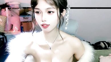 Watch diandian-866's petite body squirt in POV while dirty talking and doggy-style