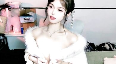 Watch diandian-866's petite body squirt in POV while dirty talking and doggy-style