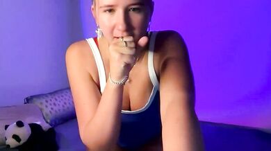 Itsssosierra's sensual video of her perfect body in action - a sensual leaky bosom video!