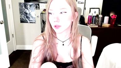 Mesmerizing beauty Mesmerizes in steamy nudes & intense Chemistry