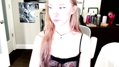 Mesmerizing beauty Mesmerizes in steamy nudes & intense Chemistry