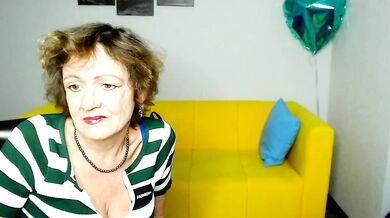 SexyGrandma_ goes wild with double penetration & vibrators in outdoor 69 positions