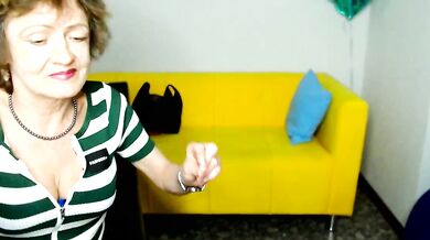 SexyGrandma_ goes wild with double penetration & vibrators in outdoor 69 positions