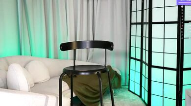 Anniehillofficial_ - A gorgeous cam girl with a massive ass gets hungry for more!