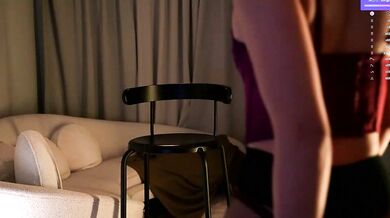 Anniehillofficial_ - A gorgeous cam girl with a massive ass gets hungry for more!