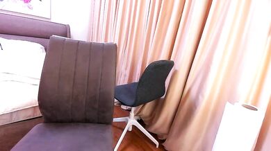 Ehotlovea's mesmerizing performance captures her seductive moves and breathtaking curves on cam