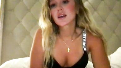 sophievip's stunning body is the perfect frame for a hot leaky video