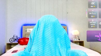 Olivia Shy's mesmerizing curves & seductive vibes will make you drool!