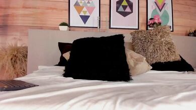 IzzyWild - Porn Video [Bongacams]: stunning chest, ravishing breasts, streamed video