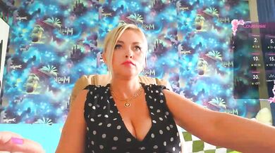 Mistress-Gwen - Porn Video [Bongacams]: webcam interaction, energetic streamer, erotic tremors