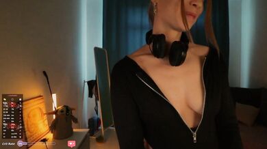 BlackMonro - Porn Video [Bongacams]: live chat replay, sultry gasps, instagram