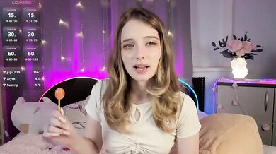 LunaDellicia - Porn Video [Bongacams]: reach orgasm, engaging host, striptease