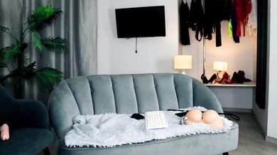 InvitingTina - Porn Video [Bongacams]: luscious cleavage, 1 on 1, sexy moans on stream