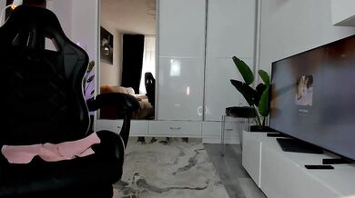 Ivybelle - Porn Video [Bongacams]: energetic performer, voluptuous ass, mesmerizing temptress